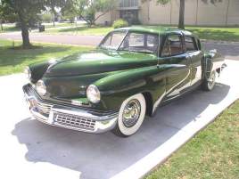 Dans la catégorie des voitures que je rêve d’avoir dans mon garage, voici la Tucker Torpedo 1948, fabriquée a seulement 51 exemplaires, il en reste encore 48.