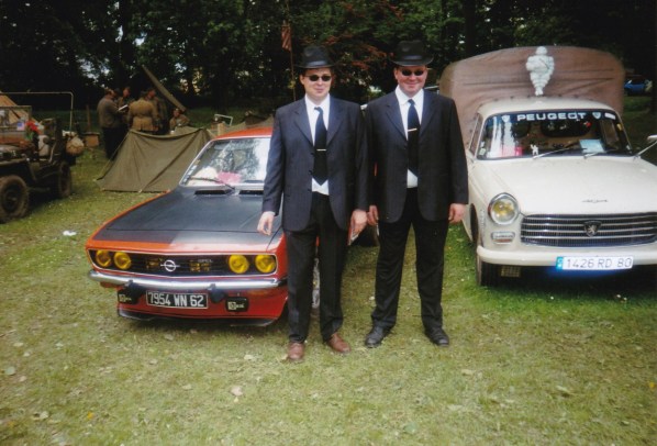 Mes amis mécano avec leurs Opel Manta